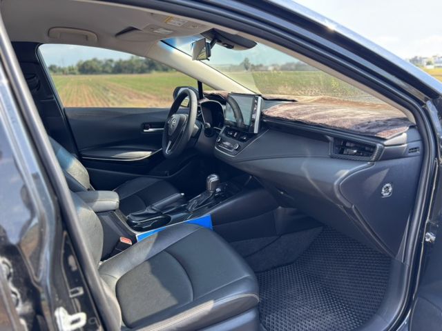 iKey 免鑰匙感應解鎖／車道置中輔助/盲點偵測系統/導航系統/ 倒車顯影/多功能方向盤/恆溫空調  第10張相片