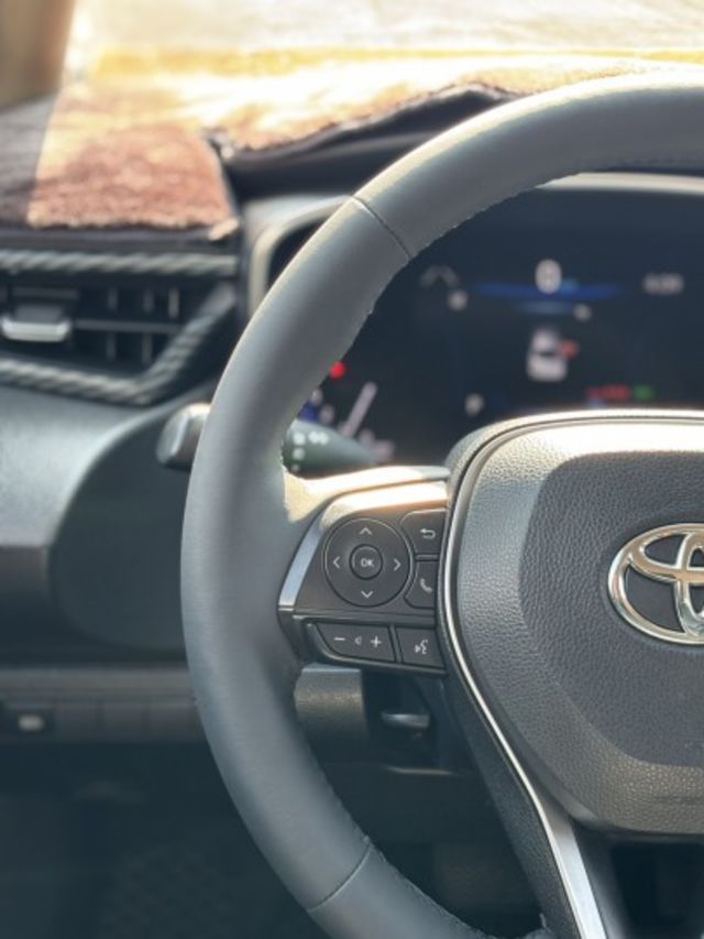 iKey 免鑰匙感應解鎖／車道置中輔助/盲點偵測系統/導航系統/ 倒車顯影/多功能方向盤/恆溫空調  第11張相片