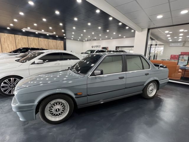 1989 BMW E30 316i 全車無生鏽 實跑17萬準 全車整理完成 正BBS鋁圈 改裝避震器 車門遙控啟閉  第2張相片