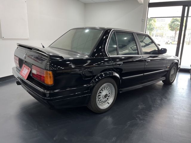 1989 BMW E30 316i 全車無生鏽 實跑17萬準 全車整理完成 正BBS鋁圈 改裝避震器 車門遙控啟閉  第3張相片