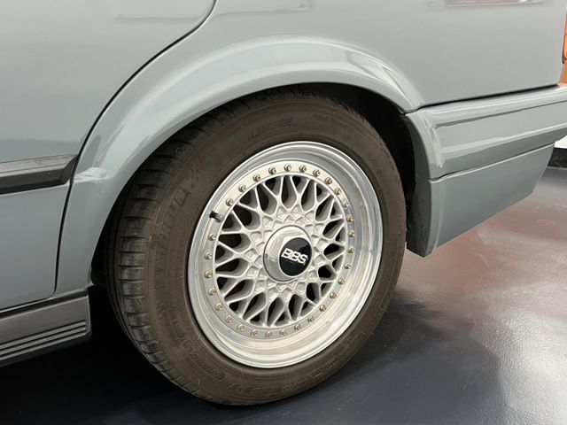 1989 BMW E30 316i 全車無生鏽 實跑17萬準 全車整理完成 正BBS鋁圈 改裝避震器 車門遙控啟閉  第5張相片