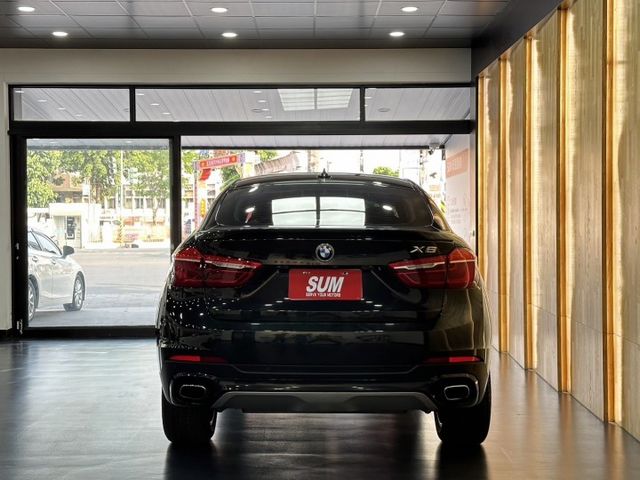 35i 總代理 電動天窗/4WD/ 腳踢電尾門/環景/ I-KEY/定速/ 車道偏移/快撥/盲點/摸門/雙電椅  第5張相片
