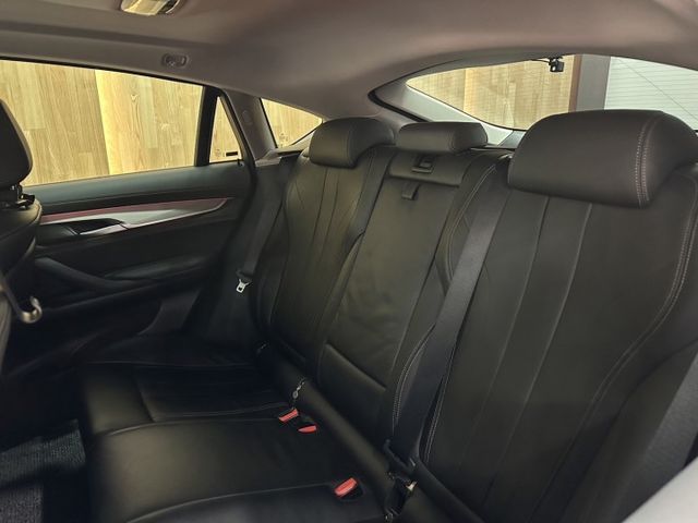 35i 總代理 電動天窗/4WD/ 腳踢電尾門/環景/ I-KEY/定速/ 車道偏移/快撥/盲點/摸門/雙電椅  第9張相片