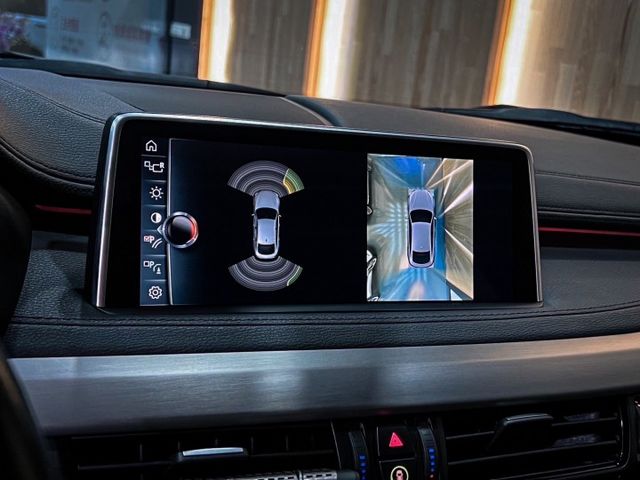 35i 總代理 電動天窗/4WD/ 腳踢電尾門/環景/ I-KEY/定速/ 車道偏移/快撥/盲點/摸門/雙電椅  第10張相片