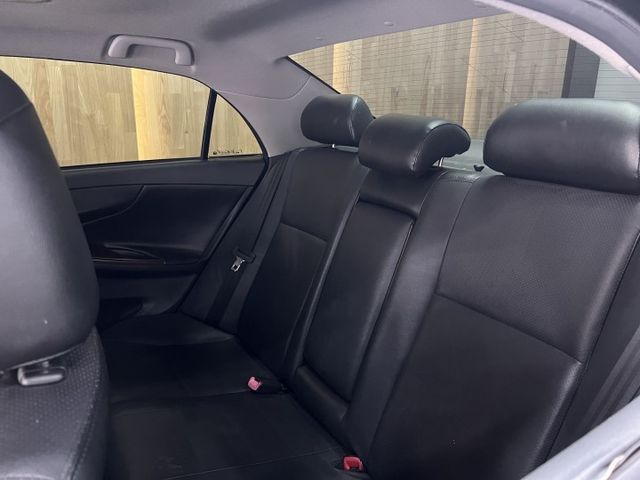 2011 E版高階Altis 有天窗  第7張相片