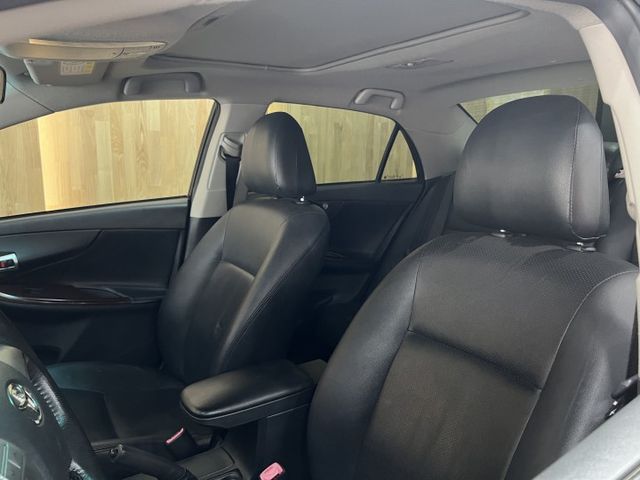 2011 E版高階Altis 有天窗  第8張相片