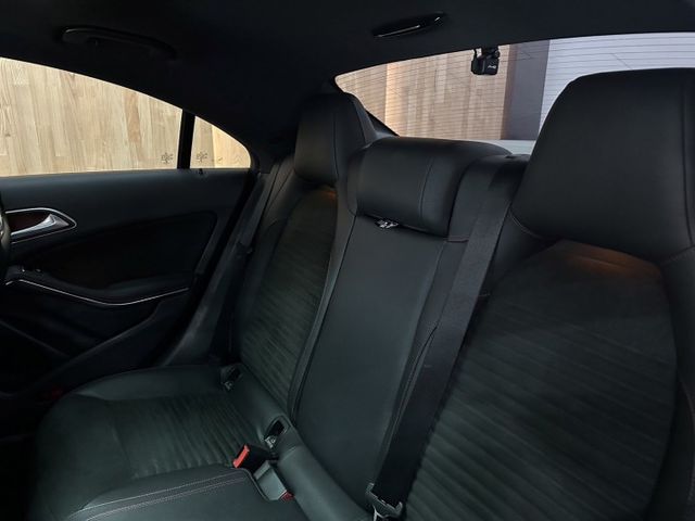 2017  CLA250 AMG 小改款總代理 稀有跟車系統 原鈑件 里程11萬/全景天窗/p20跟車  第8張相片