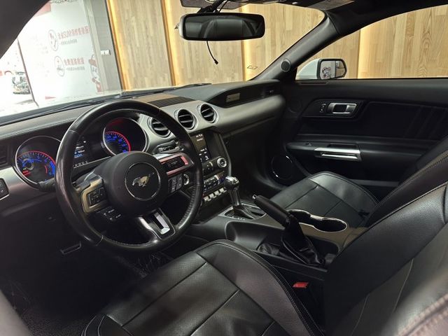 2018 Ford Mustang  2.3野馬  原鈑件  改裝Brembo大六卡鉗配通風碟BBS輪框 改裝引擎蓋  第8張相片