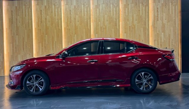 2024 NISSAN SENTRA 尊爵版 里程2萬 原鈑件 新車83萬 市場最低  第3張相片