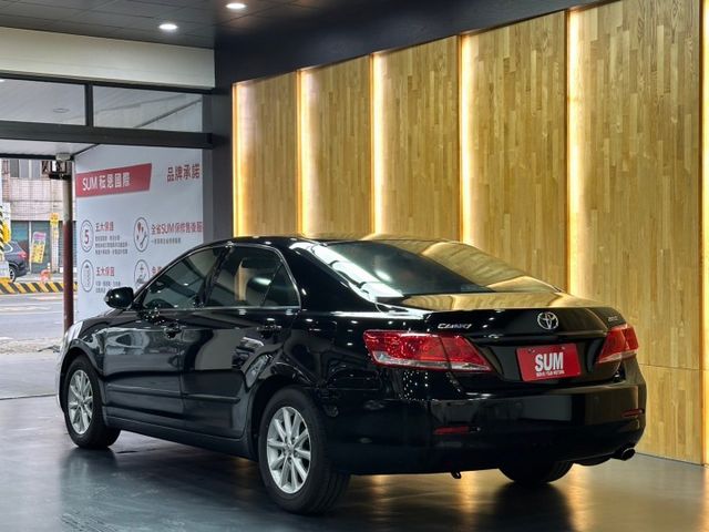2010 Toyota Camry 2.0E 1年跑不到1萬公里  第4張相片