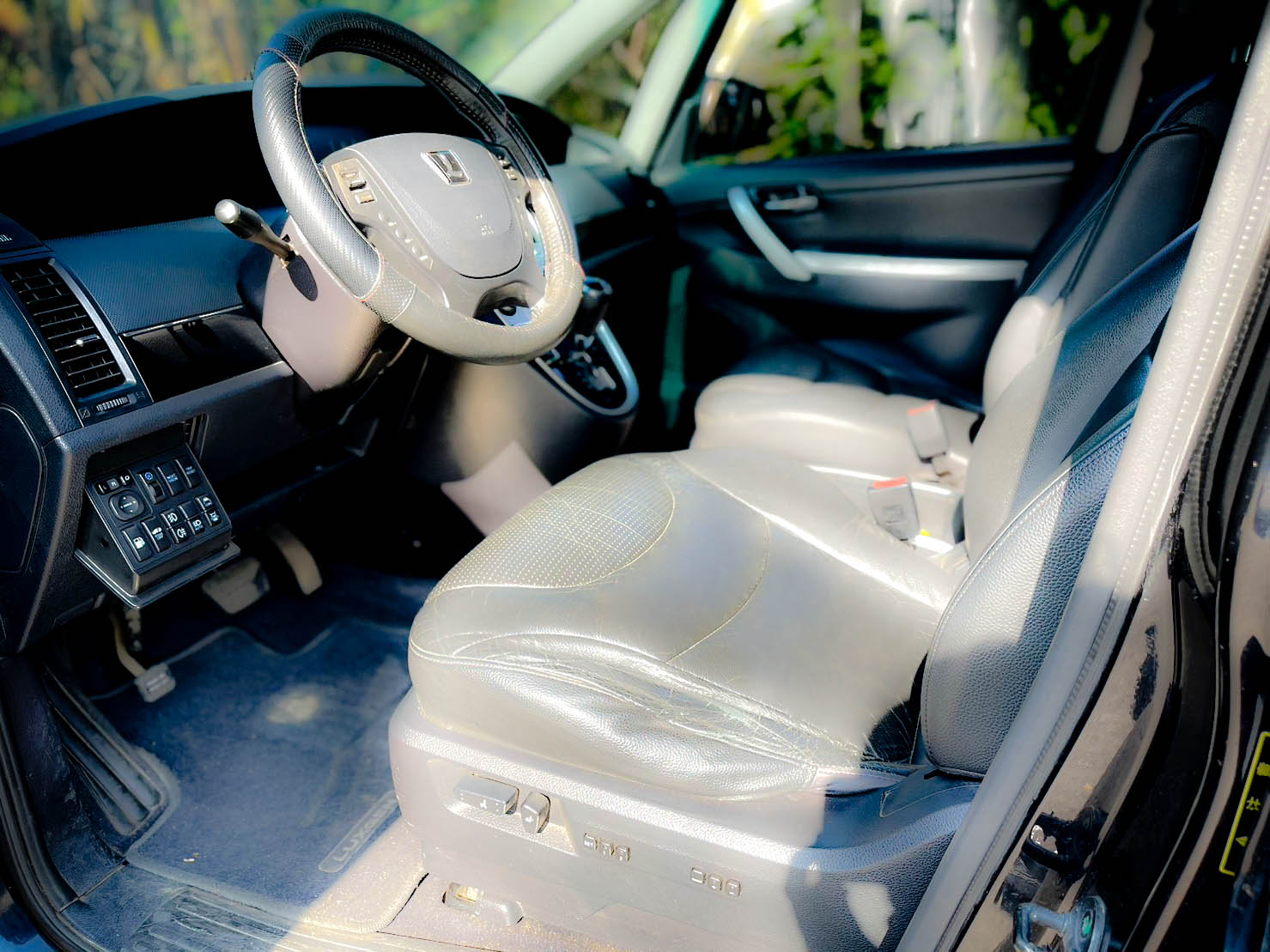 2010年 M7 2.2  頂級 環景 電滑門 電動椅  第9張相片
