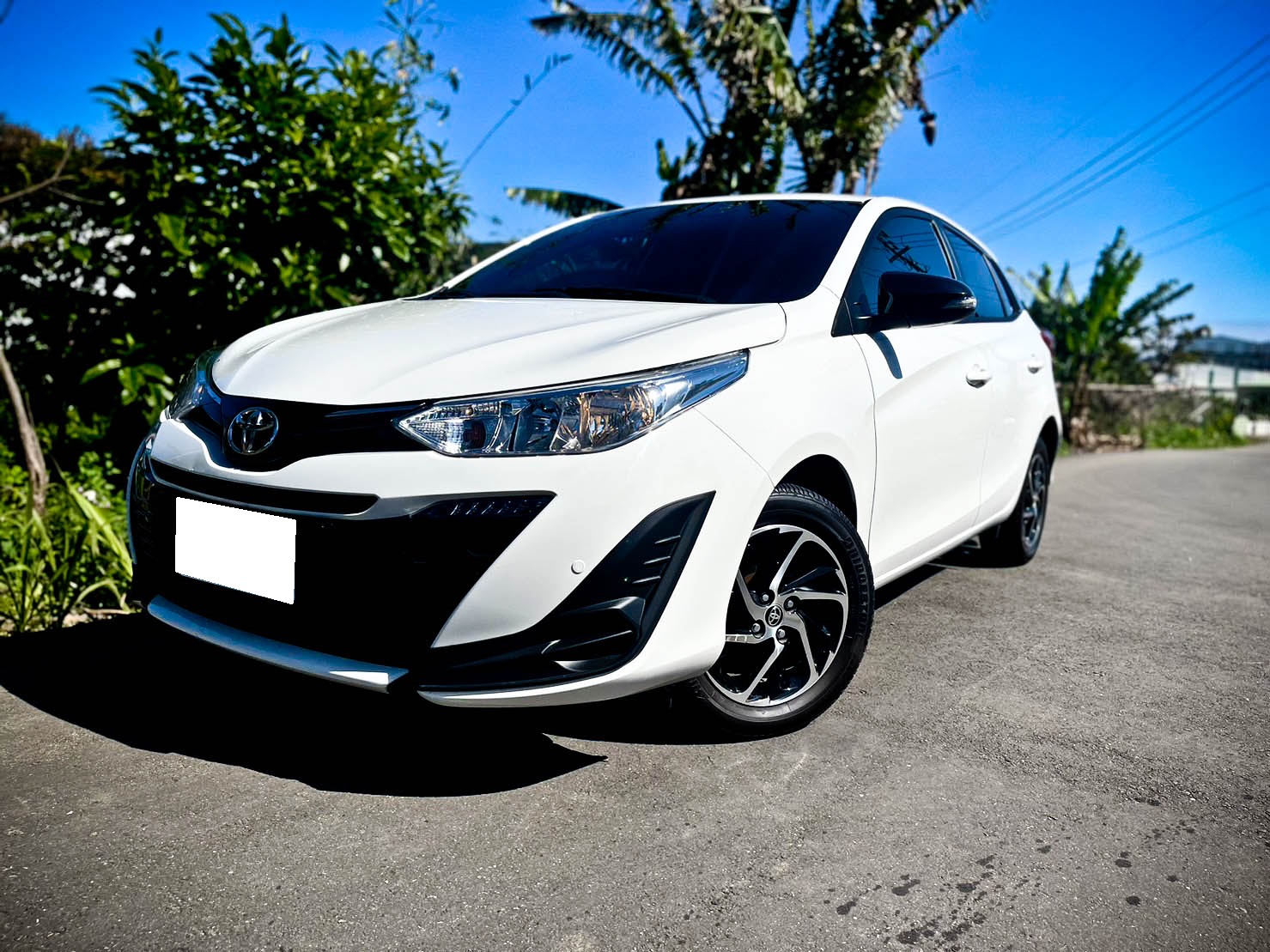 2021年 Toyota Yaris 1.5 倒車顯影 前後雷達 電動後視鏡 黑天棚  第1張相片