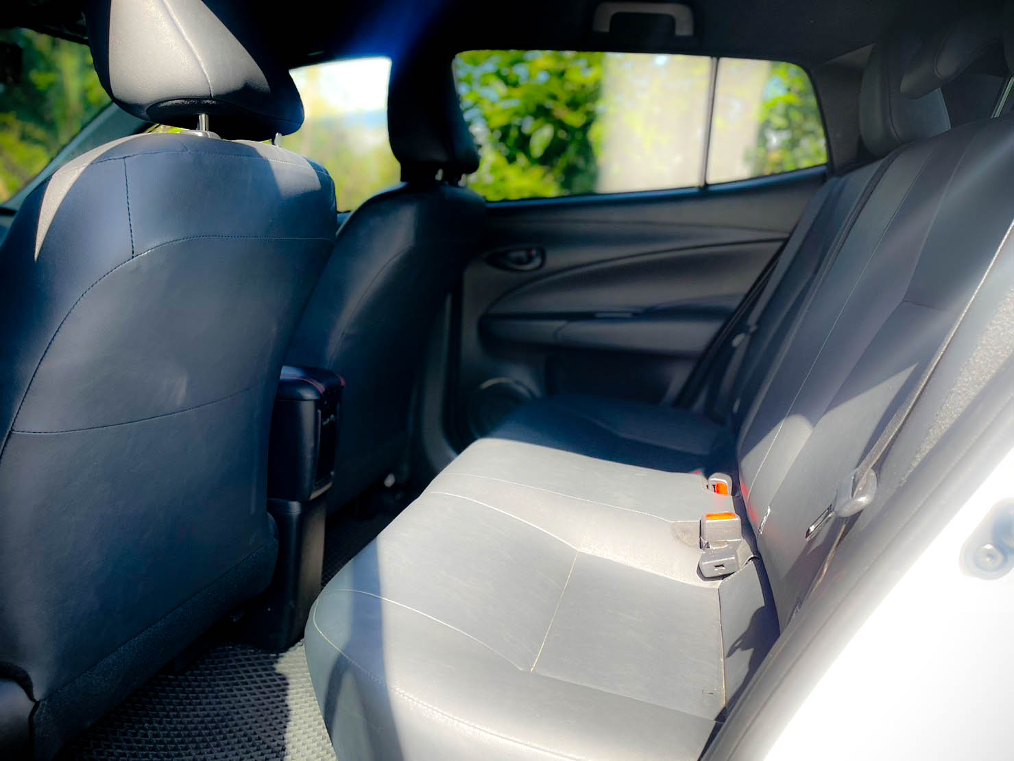 2021年 Toyota Yaris 1.5 倒車顯影 前後雷達 電動後視鏡 黑天棚  第2張相片