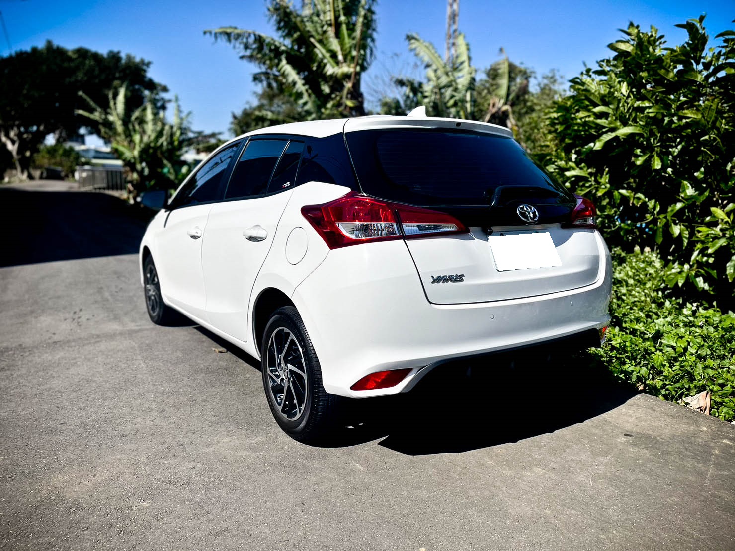 2021年 Toyota Yaris 1.5 倒車顯影 前後雷達 電動後視鏡 黑天棚  第3張相片