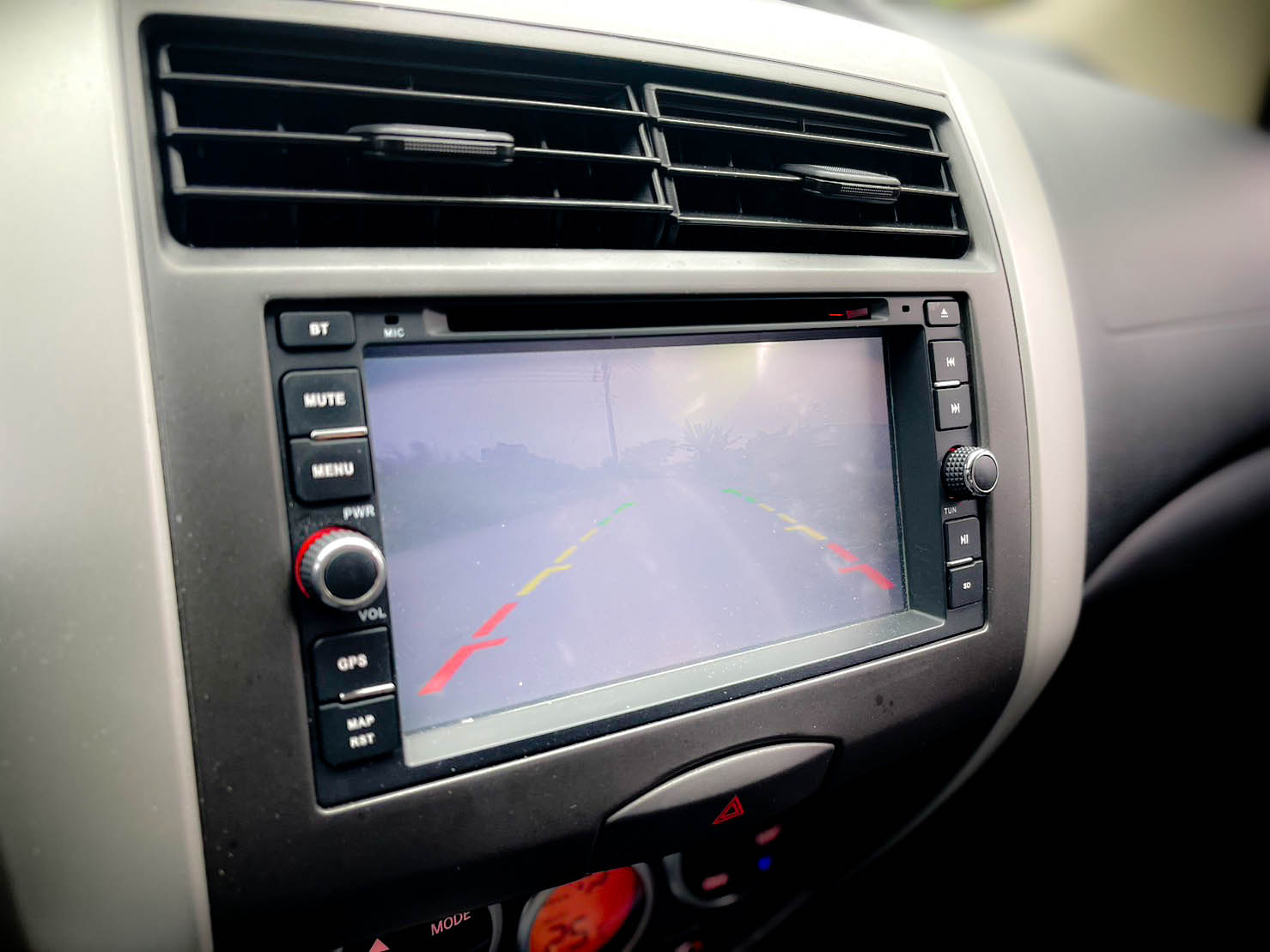 2014年 LIVINA 1.6   第5張相片