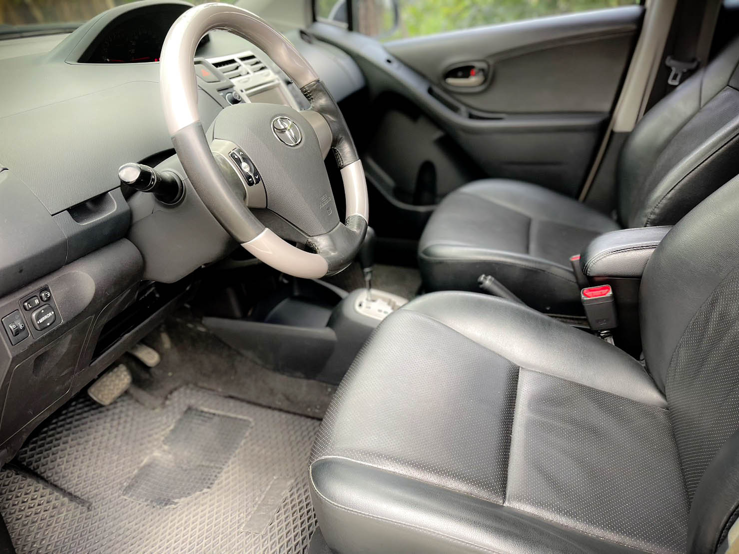 2014年 Toyota Yaris 1.5 G 里程3萬  第10張相片