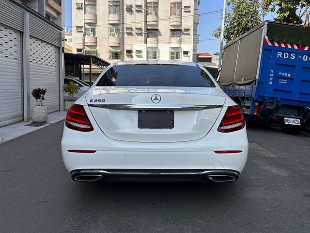 【毅寰汽車】2018 BENZ E250⛧免鑰摸門⛧360環景⛧電尾門⛧天窗⛧電動記憶座椅｜歡迎賞車 ☏  第13張相片