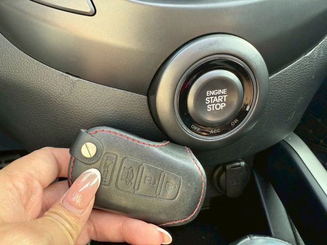 【毅寰汽車】2014 現代 Veloster⛧雙門小鋼炮⛧免鑰匙啟動⛧摸門解鎖⛧天窗⛧倒車顯影⛧電動座椅｜歡迎賞車 ☏  第6張相片