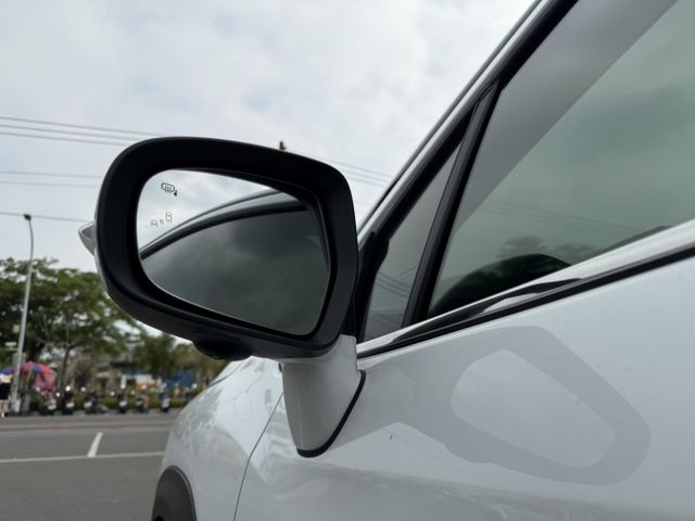 【毅寰汽車】2023 SUZUKI SX4⛧油電⛧摸門解鎖⛧免鑰匙啟動⛧盲點⛧360環景⛧全景天窗｜歡迎賞車 ☏  第8張相片