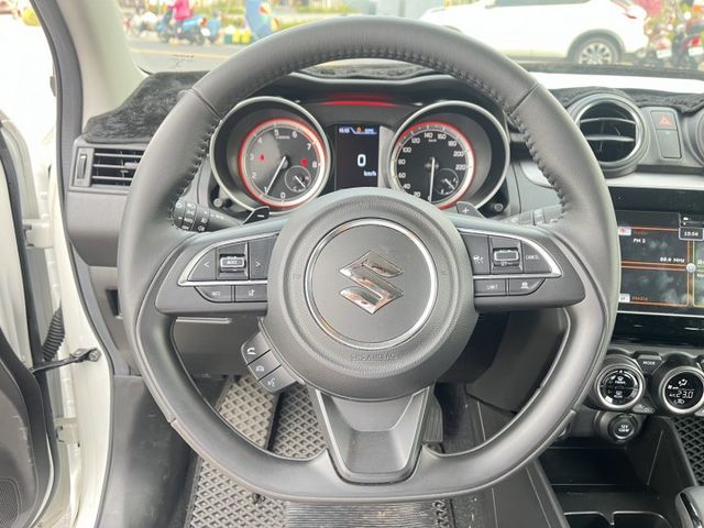 【毅寰汽車】2023 SUZUKI Swift⛧油電⛧小巧可愛 省油省稅⛧摸門解鎖⛧免鑰匙啟動⛧盲點⛧定速｜歡迎賞車 ☏  第4張相片