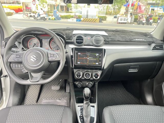 【毅寰汽車】2023 SUZUKI Swift⛧油電⛧小巧可愛 省油省稅⛧摸門解鎖⛧免鑰匙啟動⛧盲點⛧定速｜歡迎賞車 ☏  第7張相片