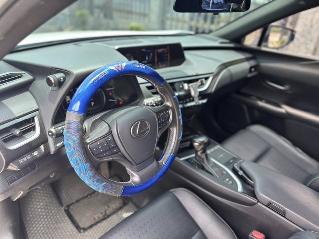 【毅寰汽車】2018 LEXUS UX250h⛧油電⛧免鑰匙啟動⛧摸門解鎖⛧電尾門⛧電動座椅⛧腰靠調整｜歡迎賞車 ☏  第4張相片