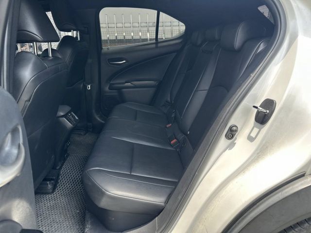 【毅寰汽車】2018 LEXUS UX250h⛧油電⛧免鑰匙啟動⛧摸門解鎖⛧電尾門⛧電動座椅⛧腰靠調整｜歡迎賞車 ☏  第6張相片