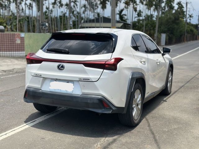 【毅寰汽車】2018 LEXUS UX250h⛧油電⛧免鑰匙啟動⛧摸門解鎖⛧電尾門⛧電動座椅⛧腰靠調整｜歡迎賞車 ☏  第8張相片