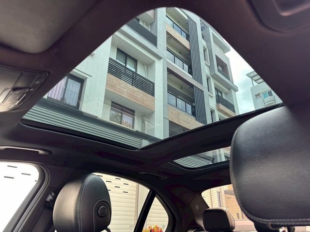 【毅寰汽車】2015 BENZ C300 AMG⛧基本滿⛧柏林之音⛧免鑰匙啟動⛧摸門解鎖⛧全景天窗｜歡迎賞車 ☏  第8張相片