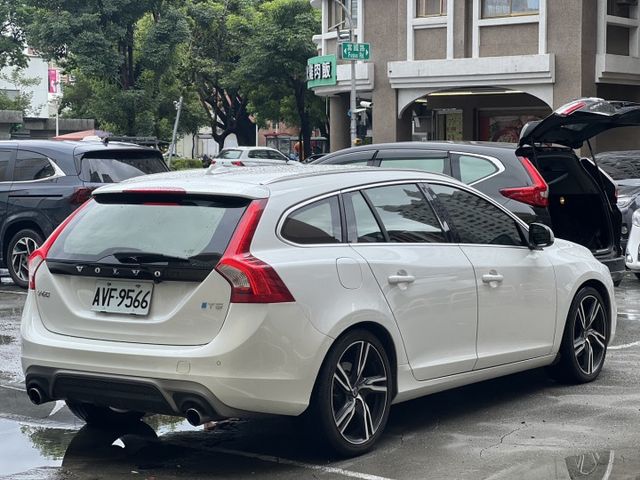 2017 VOLVO V60 T5 R-Design /旅行版 /原版件/電動座椅/HK音響/歡迎賞車☏  第2張相片