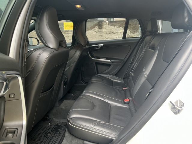 2017 VOLVO V60 T5 R-Design /旅行版 /原版件/電動座椅/HK音響/歡迎賞車☏  第5張相片