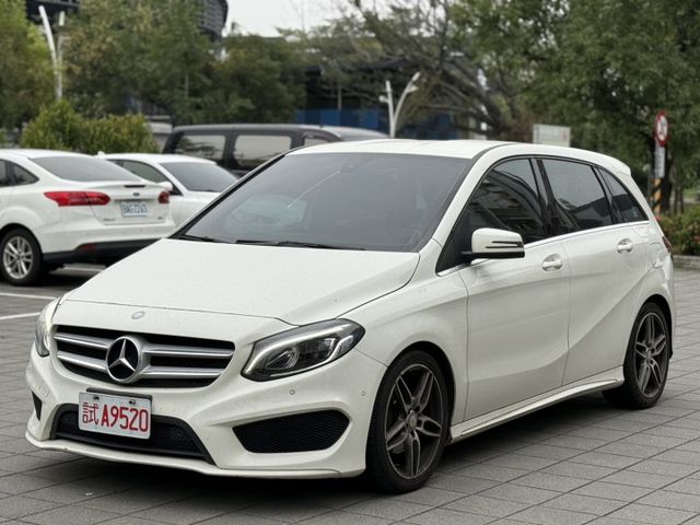 2016 BENZ B180/電動座椅/雙區恆溫/LED頭燈/免鑰匙/後座出風口  第1張相片