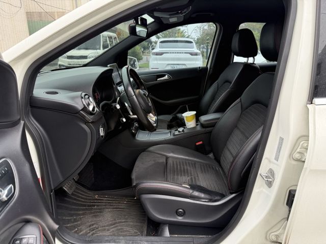 2016 BENZ B180/電動座椅/雙區恆溫/LED頭燈/免鑰匙/後座出風口  第4張相片