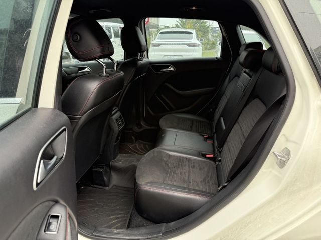 2016 BENZ B180/電動座椅/雙區恆溫/LED頭燈/免鑰匙/後座出風口  第5張相片