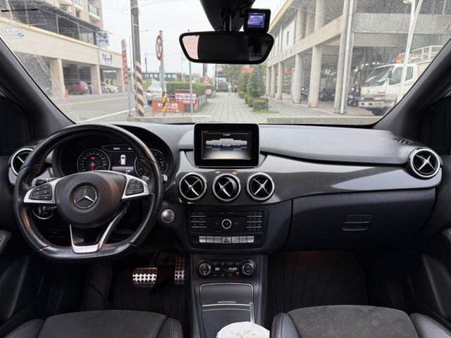 2016 BENZ B180/電動座椅/雙區恆溫/LED頭燈/免鑰匙/後座出風口  第7張相片