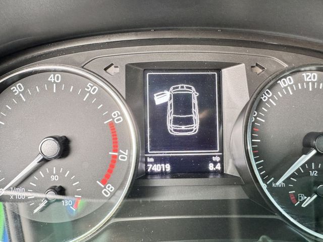 2018 SKODA FABIA/原版件/COMBI1.0TSI 版本/免鑰匙/旅行式/歡迎賞車☏  第3張相片