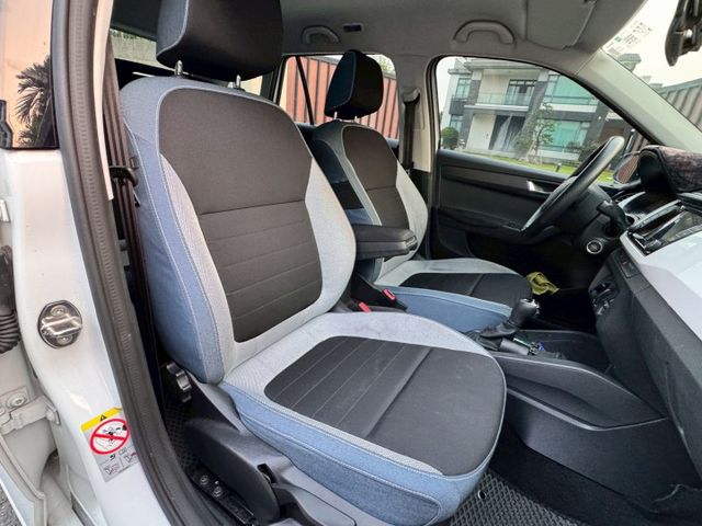 2018 SKODA FABIA/原版件/COMBI1.0TSI 版本/免鑰匙/旅行式/歡迎賞車☏  第7張相片
