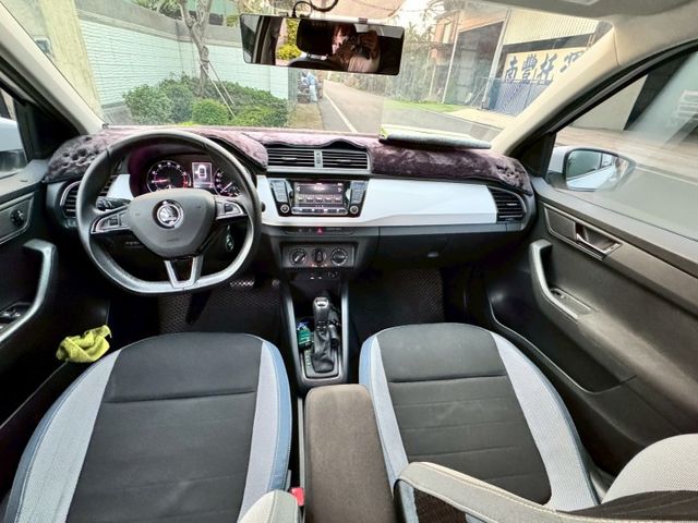2018 SKODA FABIA/原版件/COMBI1.0TSI 版本/免鑰匙/旅行式/歡迎賞車☏  第8張相片