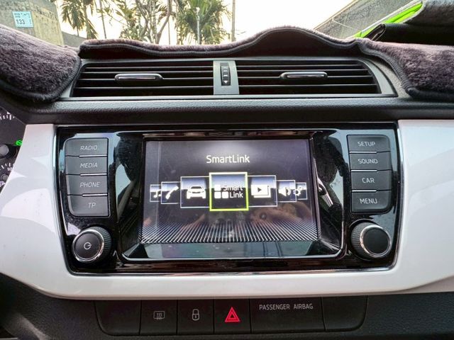 2018 SKODA FABIA/原版件/COMBI1.0TSI 版本/免鑰匙/旅行式/歡迎賞車☏  第14張相片