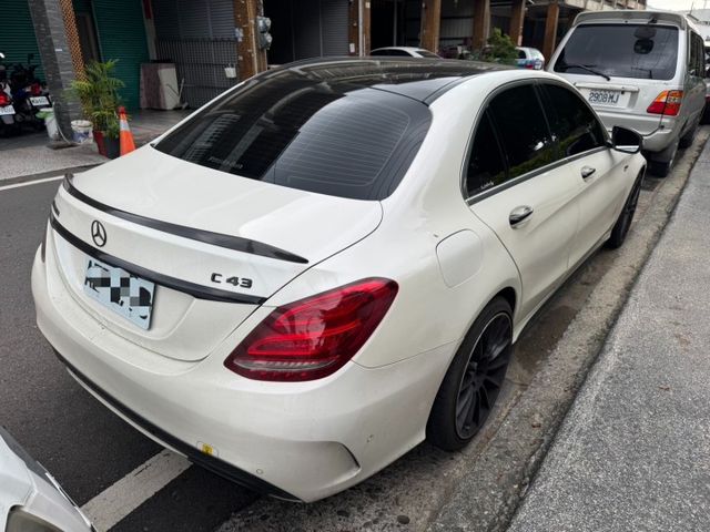 2015 BENZ C400/ 電冷熱通風椅/天窗/柏林/LED頭燈/盲點/23P跟車/倒車顯影  第2張相片