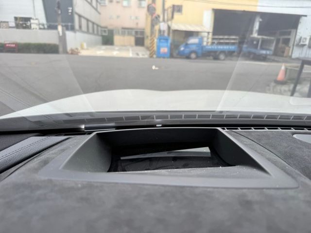 2012  BMW 650i 庫貝/LED頭燈/B&O音響 /天窗/改裝排氣管中尾段/安卓機/免鑰匙/抬顯  第7張相片