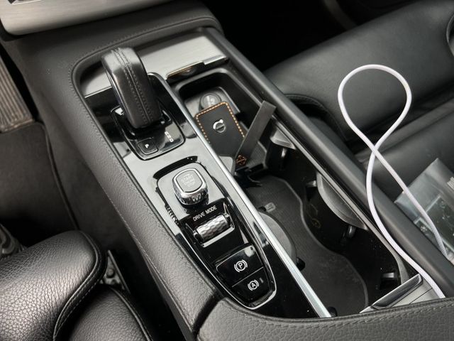 2020 XC90 B5/油電車/LED頭燈/免鑰匙/HK音響/後座出風口/電動座椅/旅行式/電尾門  第5張相片