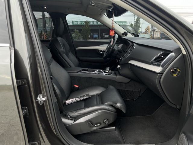 2020 XC90 B5/油電車/LED頭燈/免鑰匙/HK音響/後座出風口/電動座椅/旅行式/電尾門  第11張相片