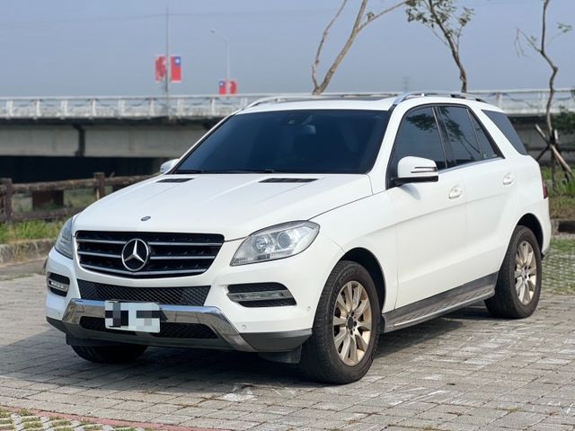 2014 BENZ ML250D/柴油/廂式/倒車顯影/天窗/電尾門/電動座椅/好入手的進口休旅車  第1張相片