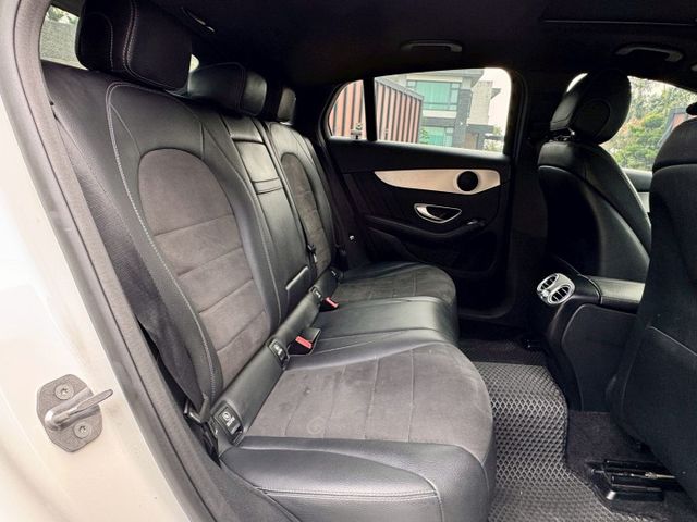 2017 GLC250 AMG庫貝/原版件/LED頭燈/免鑰匙/倒車顯影/360環景/電尾門/天窗  第7張相片