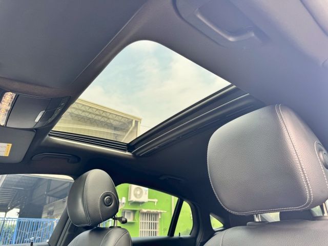 2017 GLC250 AMG庫貝/原版件/LED頭燈/免鑰匙/倒車顯影/360環景/電尾門/天窗  第9張相片