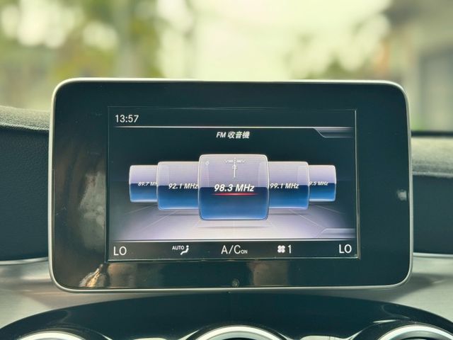 2017 GLC250 AMG庫貝/原版件/LED頭燈/免鑰匙/倒車顯影/360環景/電尾門/天窗  第12張相片