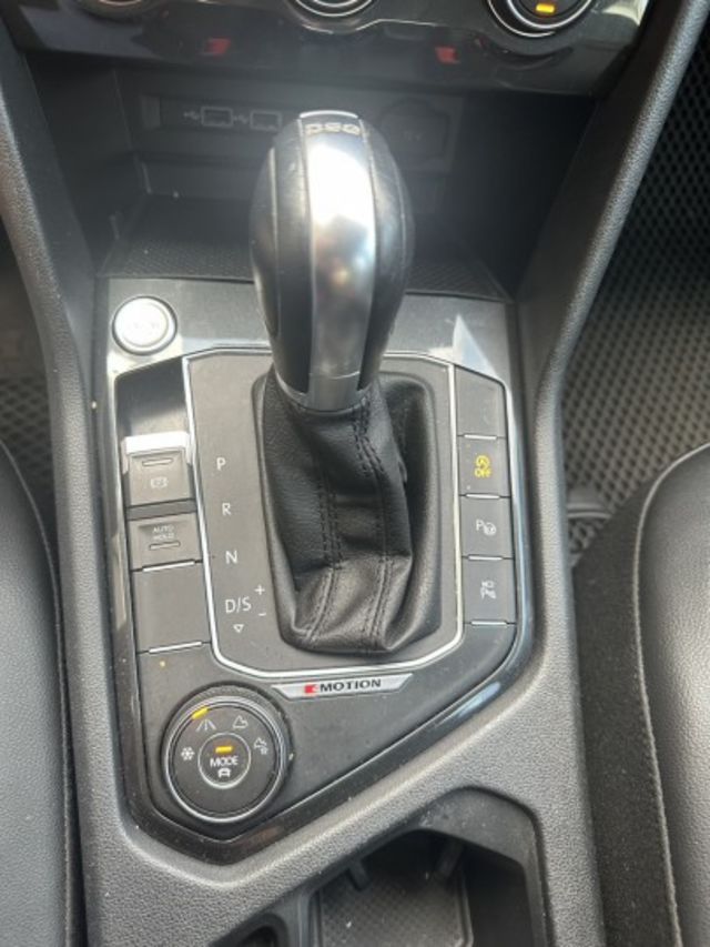 原版件/LED頭燈/電尾門/駕駛座電動座椅/盲點/摸門/免鑰匙/後座出風口/倒車顯影/360環景  第16張相片