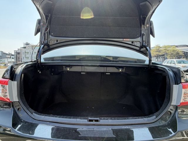 2011 TOYOTA ALTIS/恆溫空調/天窗/定速/省油省稅金/便宜代步車  第9張相片