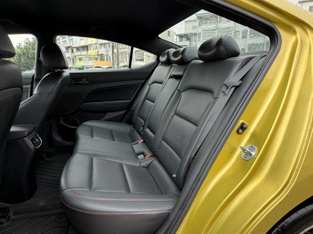 SPORT版/盲點/免鑰匙/駕駛座電動座椅/倒車顯影/摸門/換檔撥片/循跡防滑/雙區恆溫  第6張相片